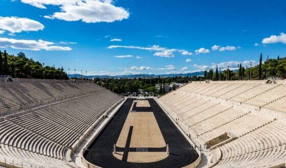 Estadio Panatenaico con nubes en el cielo, Atenas, Grecia