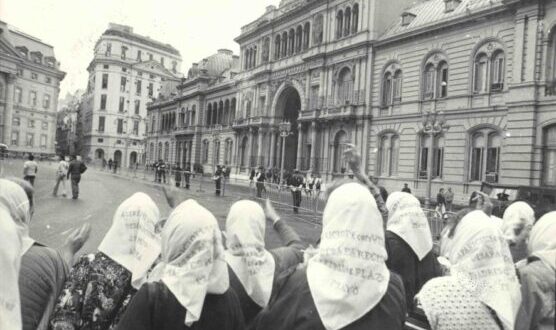 Las Madres de la Plaza de Mayo conmemoran 40 años en movimiento : Museo de  la Memoria y los Derechos Humanos