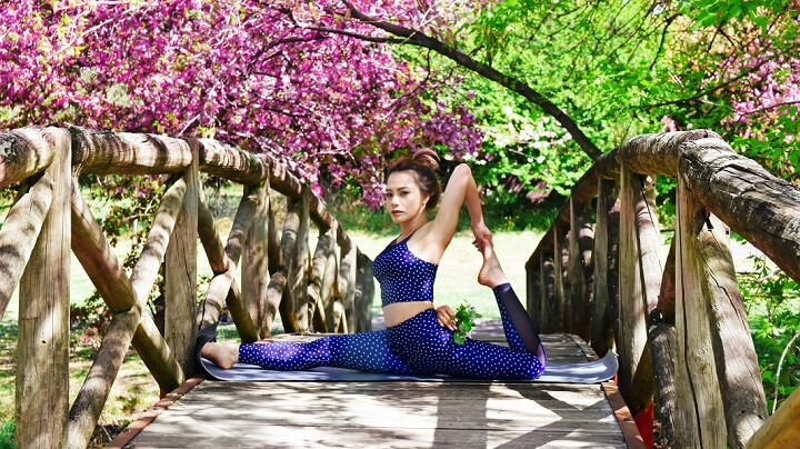 yoga en un parque